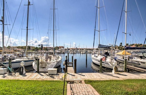 Burnt Store Marina Apartamento | Resort-Style Condo with Pool 19 Miles to Fort Myers