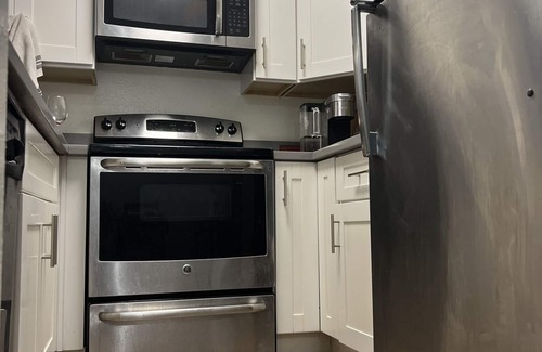 Atwater Village Apartamento | resort-style community amenities in the vibrant Atwater Village neighborhood