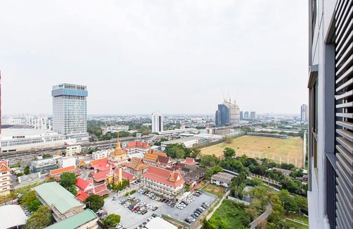 Bang Na Condominio | Resort style condo, high floor studio, pool view