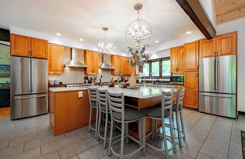 McHenry Casa | Memory Maker - Lakefront Home w / Home Theater y dos piscinas privadas
