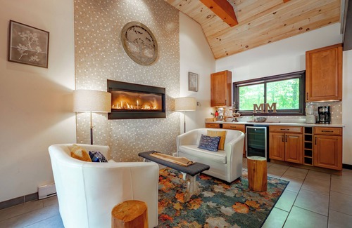 McHenry Casa | Memory Maker - Lakefront Home w / Home Theater y dos piscinas privadas
