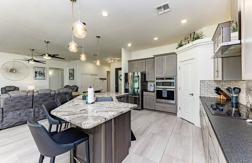 Lake Havasu City Casa | Resort Style Home | Swim Up Bar | Spa | Firepit