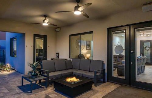 Lake Havasu City Casa | Resort Style Home Swim Up Bar Spa Firepit