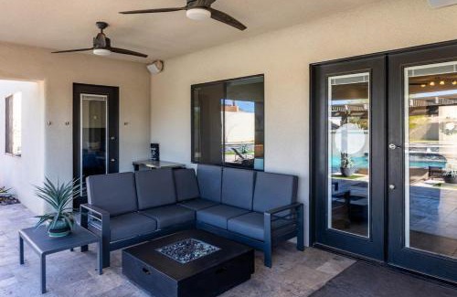Lake Havasu City Casa | Resort Style Home Swim Up Bar Spa Firepit