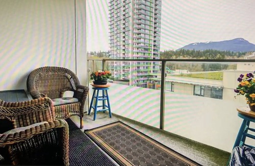 District of North Vancouver Apartamento | Resort Style Living apartment with mountain view, pool, gym and more!