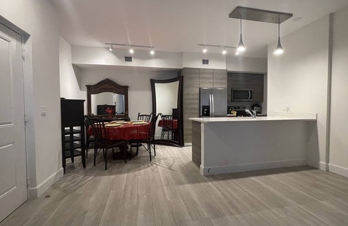 Miami Lakes Apartamento | Resort style oversized unit with pool, hammock and gym access