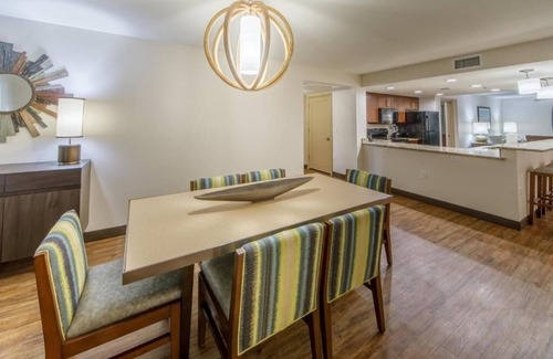North Scottsdale Hotel | Resort-Style Scottsdale Stay w/ Waterpark, Dining & Game Room