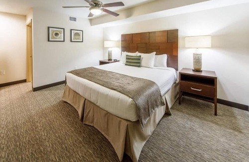 North Scottsdale Hotel | Resort-Style Scottsdale Stay w/ Waterpark, Dining & Game Room