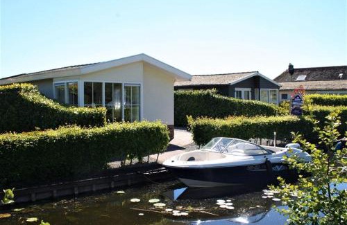 Giethoorn Chalet De Esquí | Resort Venetie Chalet nr.42