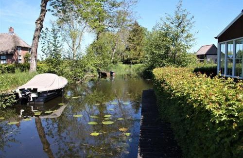 Giethoorn Chalet De Esquí | Resort Venetie Chalet nr.42