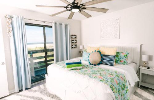 Tybee Island Apartamento | Resort views - Huge Balcony - Steps to the beach!