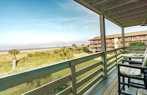 Tybee Island Apartamento | Resort views - Huge Balcony - Steps to the beach!