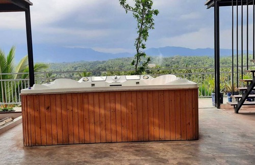 Deltota Casa | Resort with 6 bedrooms and AC, WiFi in enchanting Kandy