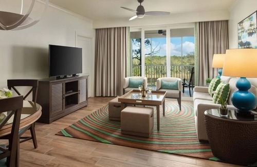 Estero Complejo | Resort with private beach access in Bonita Springs with 4 pools, lazy river