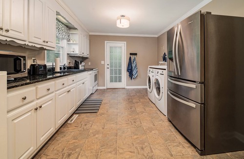 Sans Souci Casa | Respite Inn- Monthly Rental 3 Miles to DT GVL