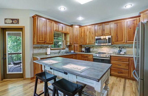 Young Harris Casa | Respite Ridge with Game Room - Stunning View