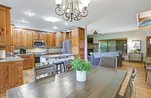 Young Harris Casa | Respite Ridge with Game Room - Stunning View