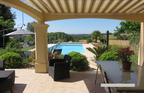 Montestruc-sur-Gers Casa | Rest and relaxation assured in this villa without opposite
