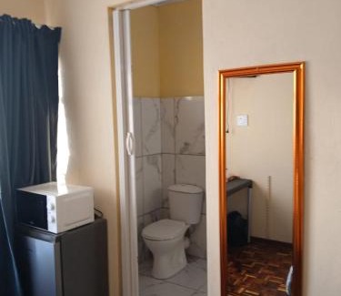 Kempton Park Casa | Rest at 54 Gladiator Guesthouse
