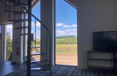 Whitebridge Apartamento | Rest At Last - Highland Apartment with Private hot tub