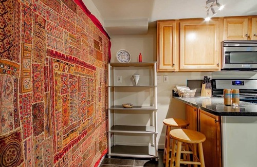 Bloomingdale Apartamento | Rest Easy in this Bloomingdale English Basement near 4 DC Hospitals