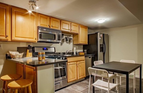 Bloomingdale Apartamento | Rest Easy in this Bloomingdale English Basement near 4 DC Hospitals