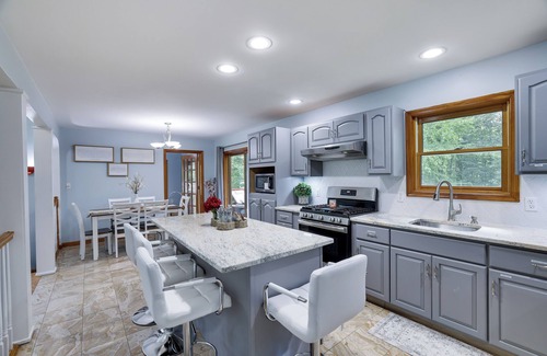 East Stroudsburg Casa | Rest in our Nest! Cozy Pocono Mtn Retreat.