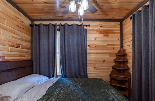 Rhinelander Cabina | Rest on Silver Lake - The Bella : Cozy couples retreat!