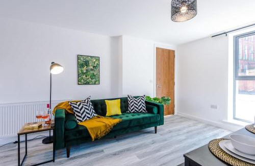 Failsworth Casa | Rest&Recharge at Waterway House (4 Bedrooms, 7 Beds, 2 Bathrooms, Free parking)