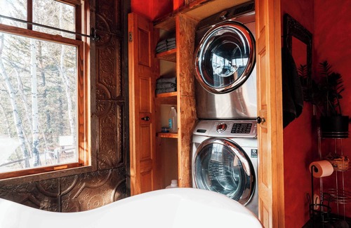 Calgary Cabina | Rest & Relax Alberta Foothills Acreage | Rustic Home, Scenic Views, 7 Acres