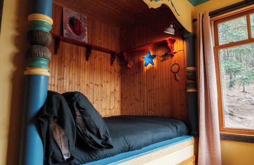 Calgary Cabina | Rest & Relax Alberta Foothills Acreage | Rustic Home, Scenic Views, 7 Acres