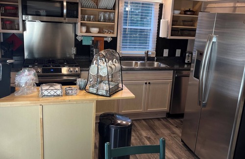 Dadeville Cabina | Rest-Relax-Reconnect-Renew in beautiful, serene, wooded, gated Lake Martin Cabin