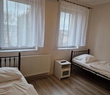 Kobior Cama Y Desayuno | Restauracja i Noclegi Pod Sikorką