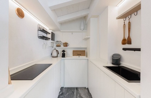 Strettoia Apartamento | Restelli Suite - Modern studio flat with shared garden and pool in Pietrasanta
