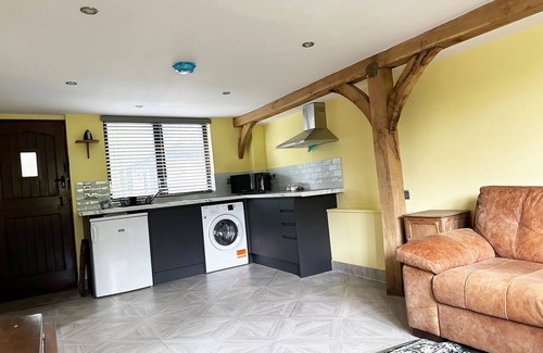London Borough of Bromley Casa | Restful Break Apartment close to Hiking Park & Chislehurst Caves - Badger