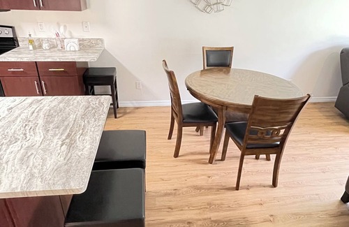 Westminister Casa | Restful Lehigh Duplex, 185+ 5 star Clean & Comfortable Stays