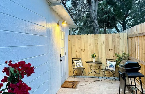 Largo Apartamento | Restful Palms – Cozy Studio Near Clearwater & St. Pete Beaches