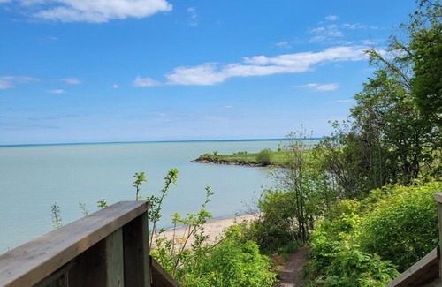 Port Stanley Casa | Restful Portside Retreat! 2 minute walk to the beach