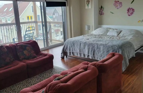 Port Stanley Casa | Restful Portside Retreat! 2 minute walk to the beach