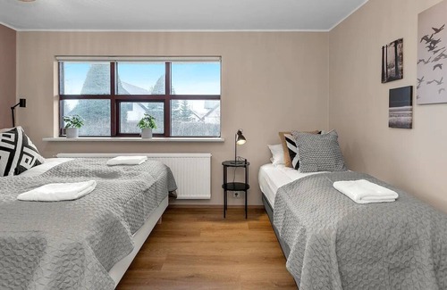 Breidholt Apartamento | Restful Retreat in the Suburbs.