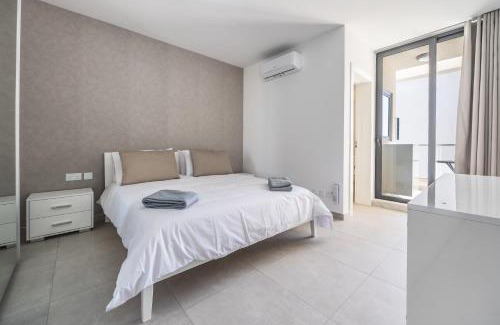 Msida Apartamento | Restful Retreat Modern apartment & large spaces