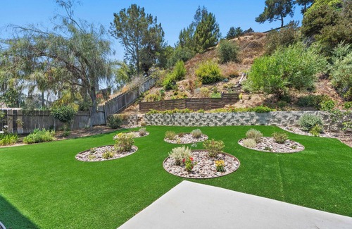University City Casa | Restful Retreat / Vibrant / Tranquil Yard