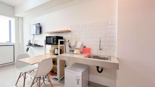 Makassar Apartamento | Restful Studio (No Kitchen) Apartment at Bandaraya - Tallasa City Makassar By Travelio