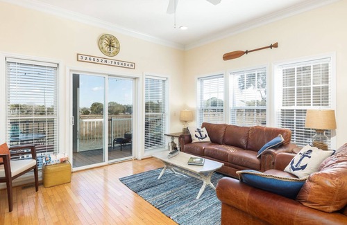 Waters Edge Casa | *Resting Beach Place* Waters Edge - Close to Everything on Folly