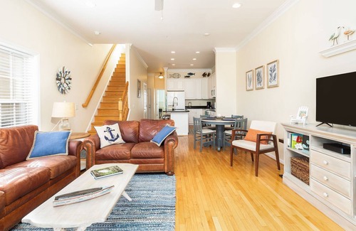 Waters Edge Casa | *Resting Beach Place* Waters Edge - Close to Everything on Folly