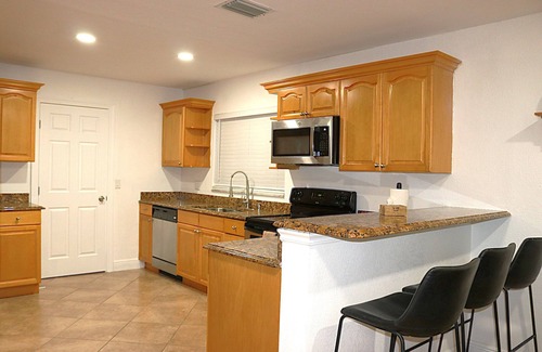 Limona Improvement Casa | Resting Oak-2bed/2bath full home with laundry and mini golf in Brandon