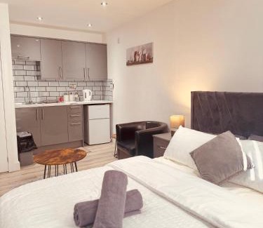 Sheffield Apartamento | Restoa Stay Modern Studio WiFi Parking Ensuite