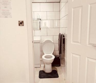 Sheffield Apartamento | Restoa Stay Modern Studio WiFi Parking Ensuite