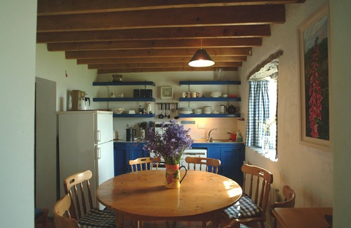 Caherdaniel Cabaña | Restaurada en el s. XVIII. Coastguard's Cottage en la orilla del hermoso estuario de Kenmare