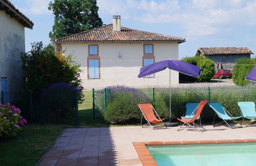 Mirabel Casa | En Mirabel, y la casa tranquila carácter elegante restaurado vistas a la piscina